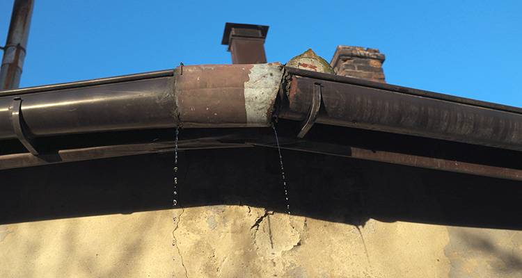 leaking guttering