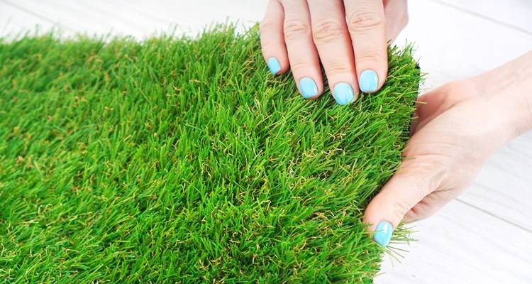 Fake grass blue nails on hand