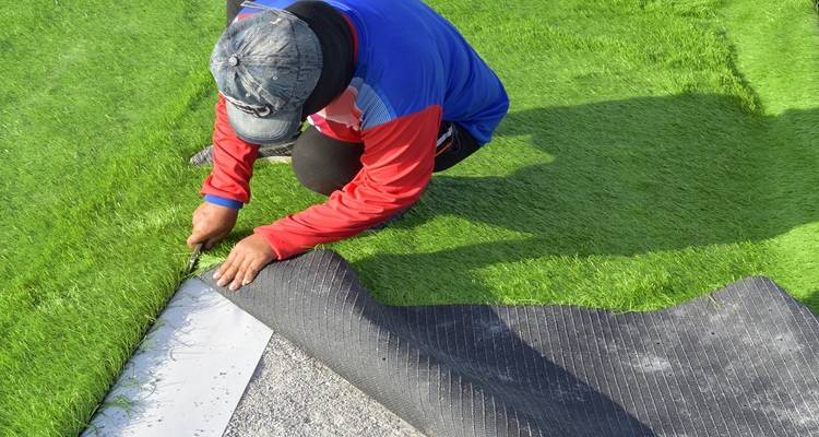 man fitting grass blue red