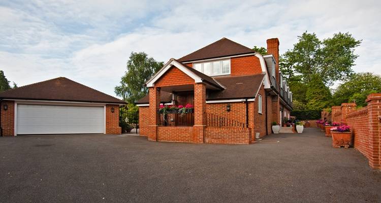 red brick house tarmac drive
