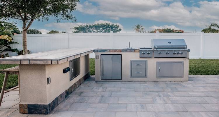 outdoor kictehn patio
