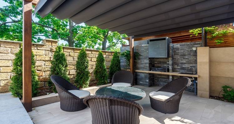 four chairs outdoor kitchen