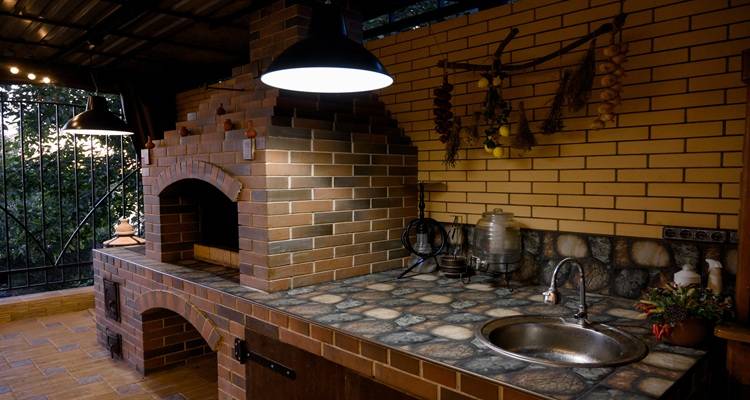 outdoor pizza oven kitchen