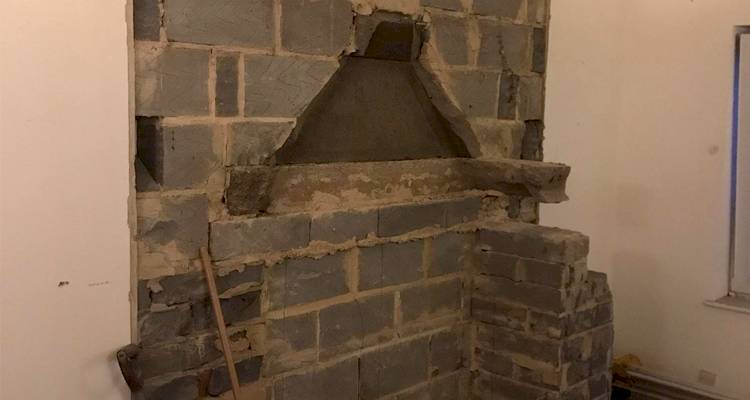 Chimney breast wall