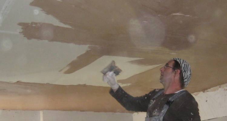 plastering a ceiling
