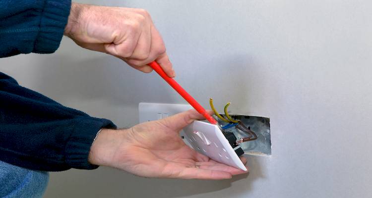 moving an electrical socket costs