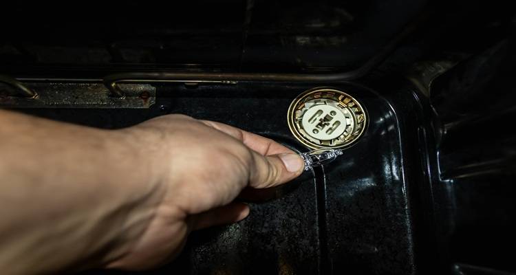 oven bulb being changed