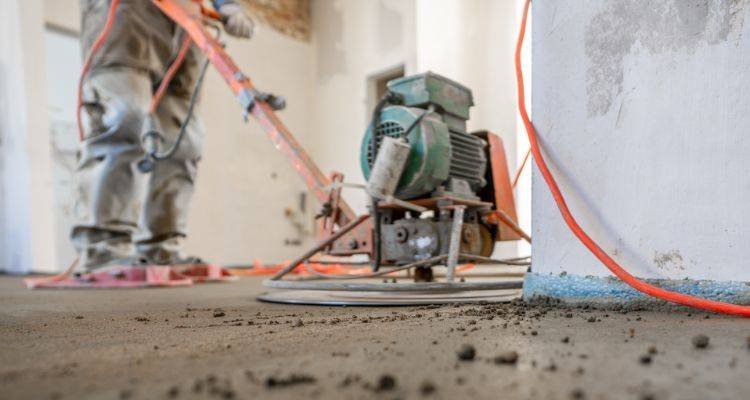 machinery for levelling screeded floor