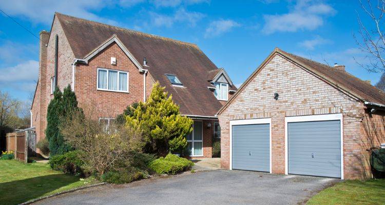 metal-garage-door-cost