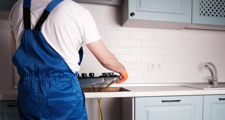 gas hob being fitted