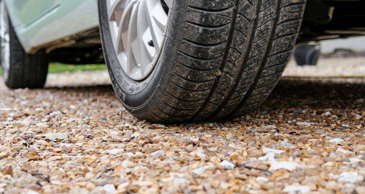 laying gravel driveway