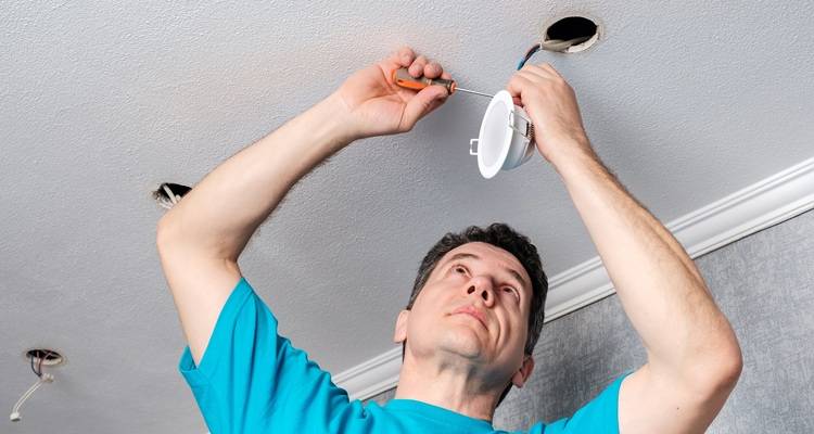 man blue t shirt wiring light