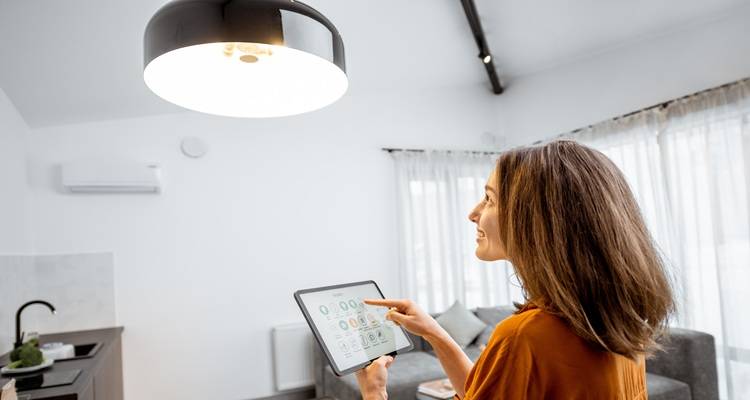 ceiling light woman tablet