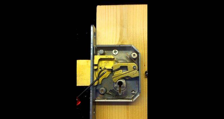 closeup of a 5 lever mortice deadlock locking system