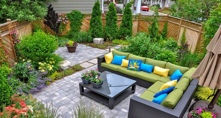 Garden with colourful seating