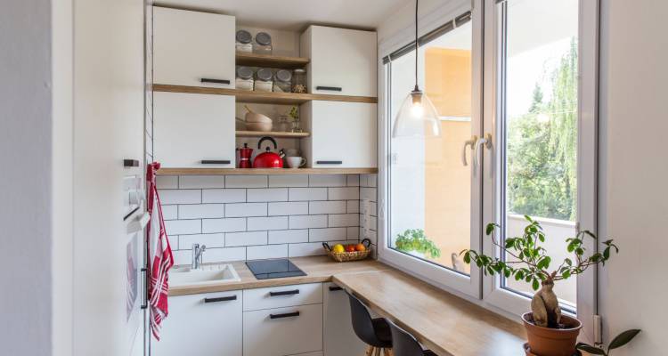 How to Make Your Small Kitchen Seem Bigger &ndash; 10 Expert Tips