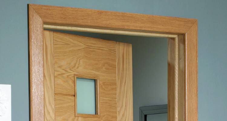 How to put up architrave