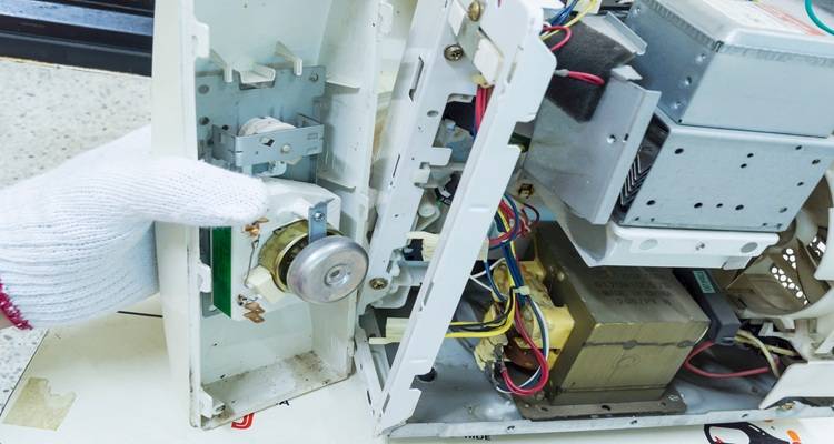 microwave being fixed