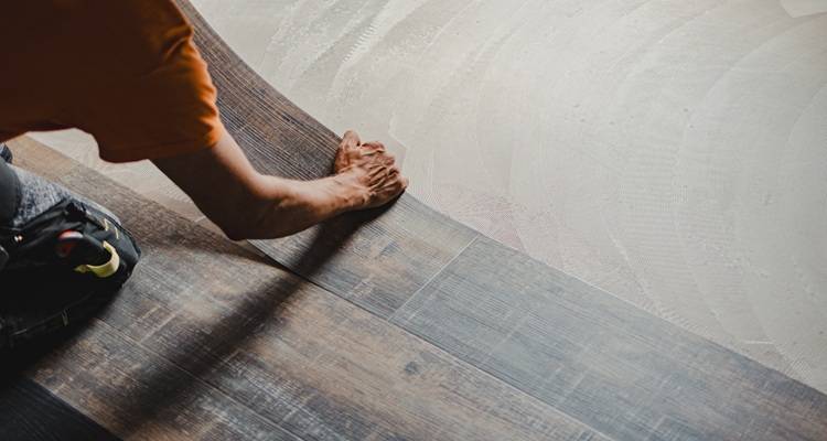 mahogony lvt being laid red t shirt
