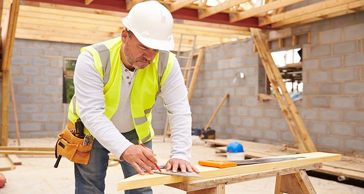 builder measuring