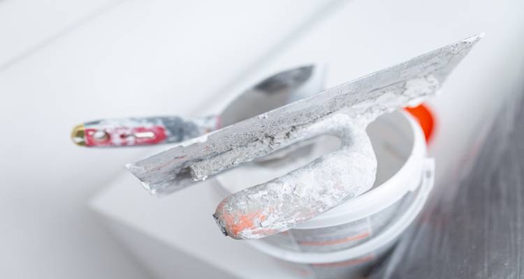 plaster trowels bucket
