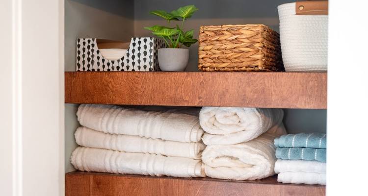 floating shelves bathroom