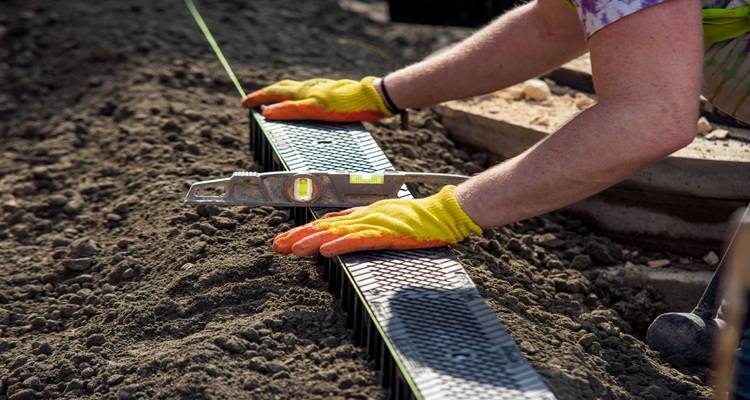 drainage suds being laid