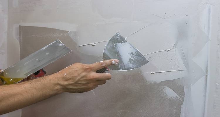 hands trowel plastering