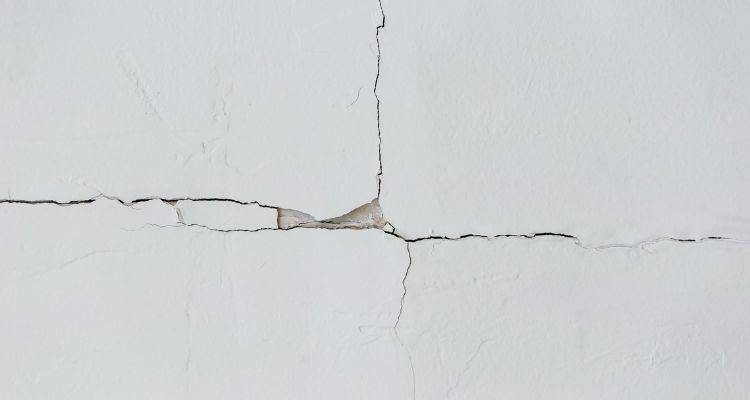 spiderweb ceiling crack