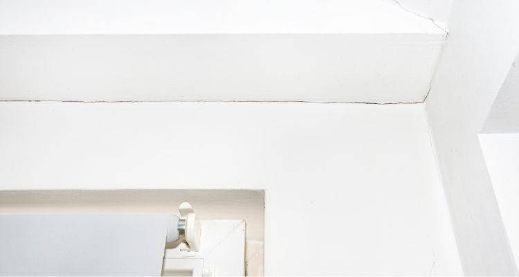 straight line ceiling crack