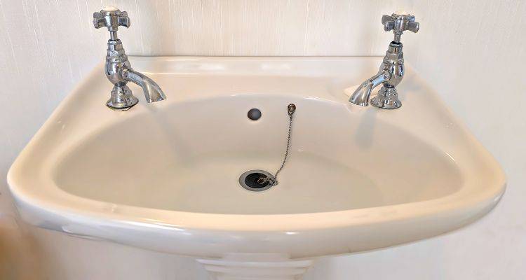 pillar tap