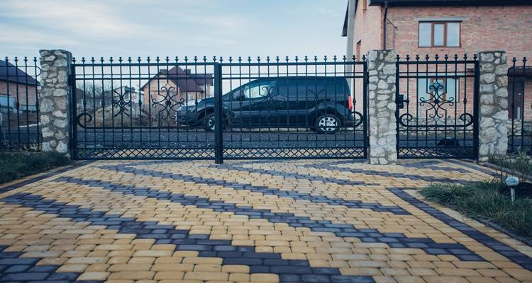 two tone block paved drive