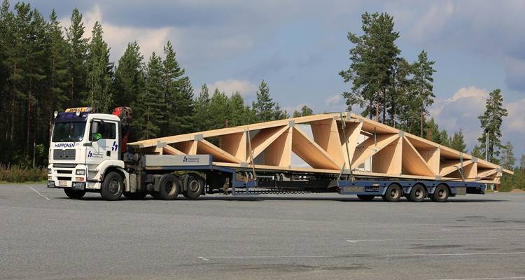 Truss on lorry