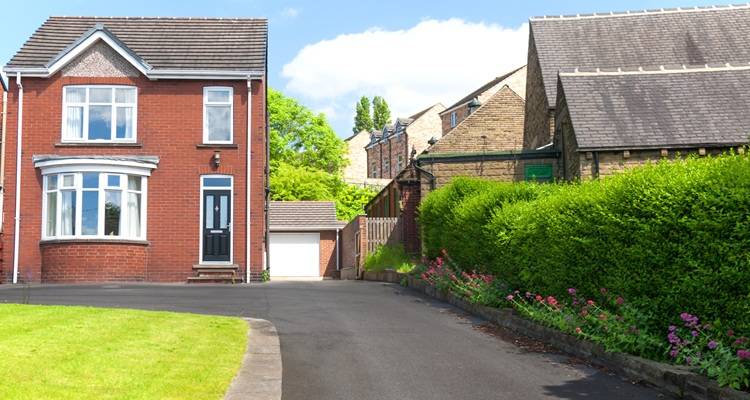 redbrick house tarmac driveway