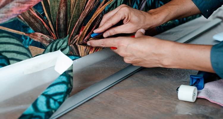 hand cutting flower wallpaper