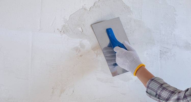 hand with trowel plastering