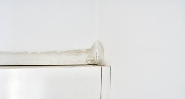 cracks round door frame
