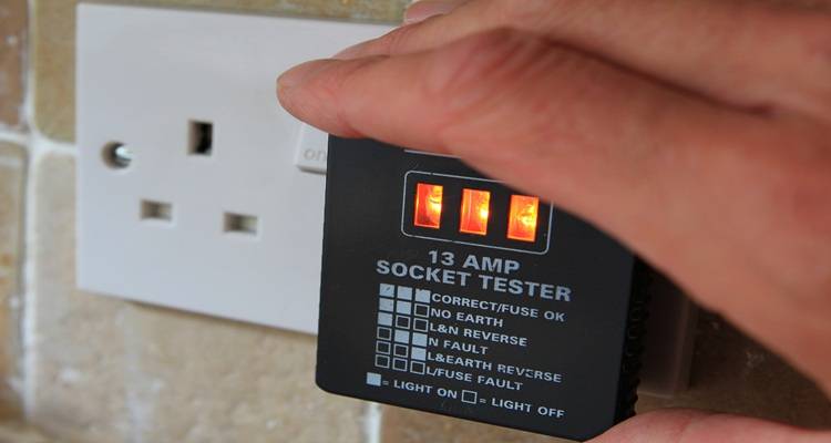 black plug socket tester